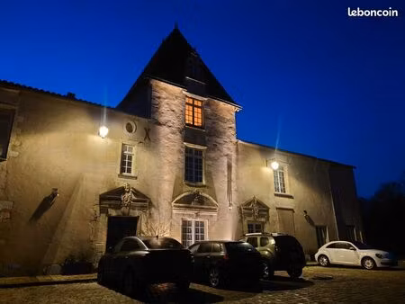 bureau/pièce de soin la rochelle château