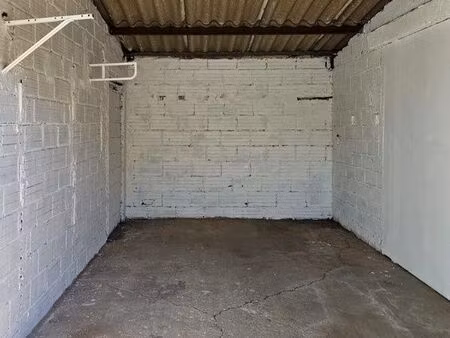 grand garage fermé 17 m² – quartier font-neuve béziers – stationnement sécurisé