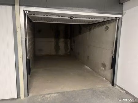 garage fermé de 12 m² à louer