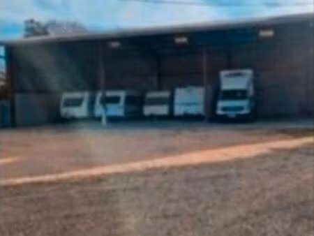 loue emplacements sous hangar sécurisé pour hivernage et gardiennage de campings cars  car