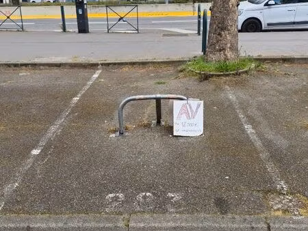 parking proche gare matabiau  métros ligne a  b et c  le long du canal du midi