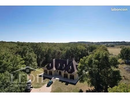 maison 5 pièces 230 m²