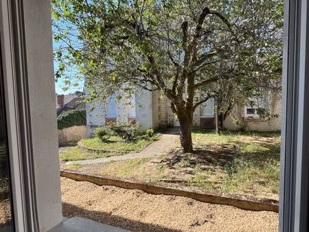 appartement climatisé en rez de chaussée d’une résidence séniors au coeur du village de mu