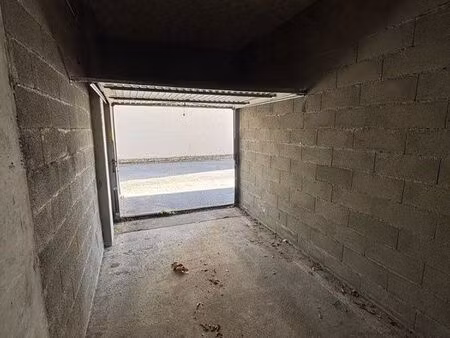 garage / box