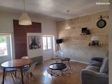 t2 rénové – 43 m² – vue dégagée place stalingrad – petite copropriété – aucun travaux
