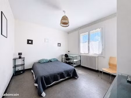 chambre meublée