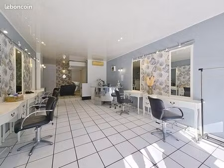 salon de coiffure 82 m² saintes
