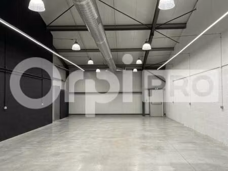 local d'activité 208 m²
