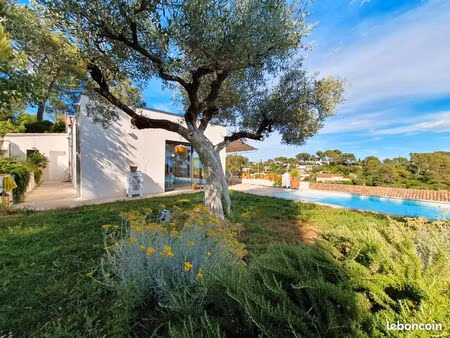 villa mazet rénové avec superbe vue dégagée piscine