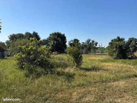 terrain 2 200 m² merville