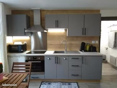 a louer studio meublé et refait à neuf - place de la liberté  arbois