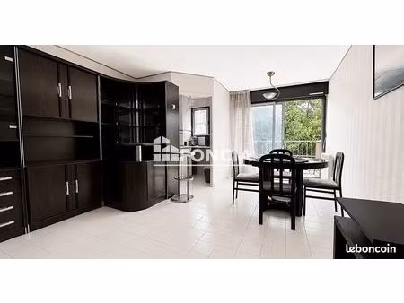 deux garages pour un seul appartement… une opportunité rare