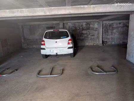place parking garage face gare