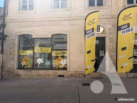 local commercial 135 m² dole