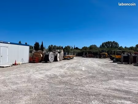 parc 300 à 1050 m² beaucaire clôturé sécurisé accès pl
