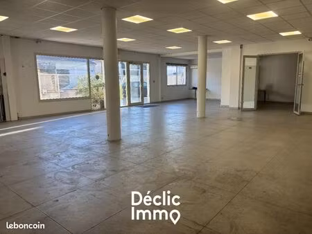 bureau 880 m²