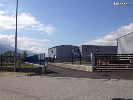 box pour garde meuble dans un local industriel