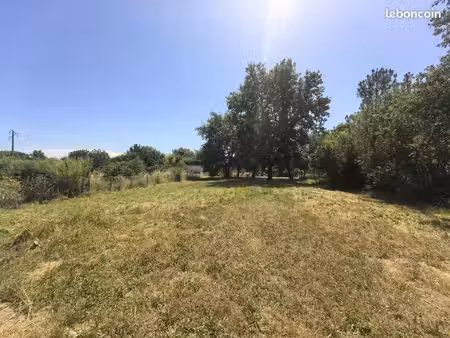 terrain 1 023 m² eaunes