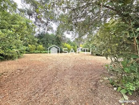 terrain 1790 m² reignac