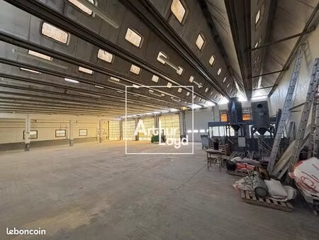 local d'activité 878 m²