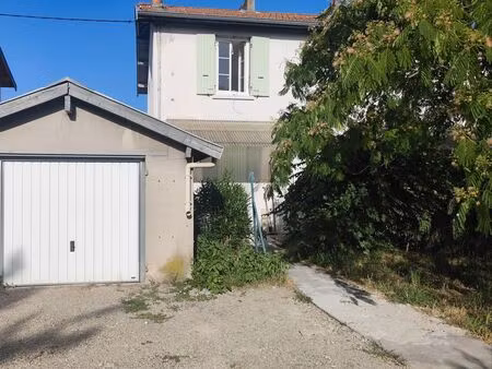 maisonnette avec garage et terrain a voir