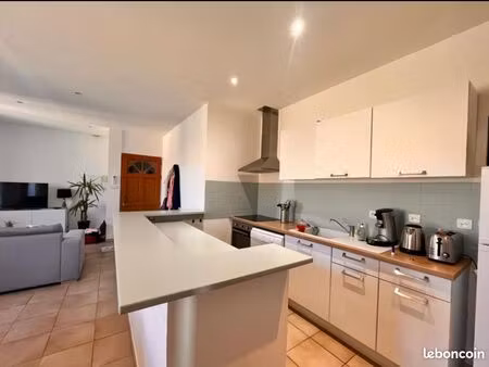 a louer - appartement t3 de 67m2 à connaux
