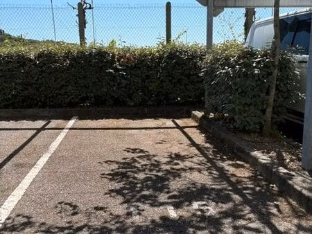 parking extérieur / résidence sécurisée / floirac