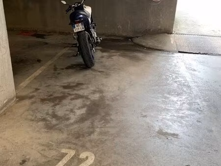 parking intérieur petite voiture ou motos / résidence sécurisée / floirac