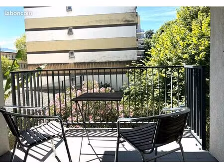 t3 récent  lumineux  beau balcon  très grand garage avec électricité