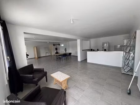 à louer / local d’activité / 150m2 / stockage / bureaux