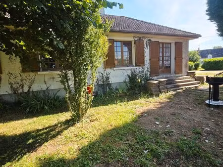 maison familiale rénovée située dans un environnement calme et verdoyant