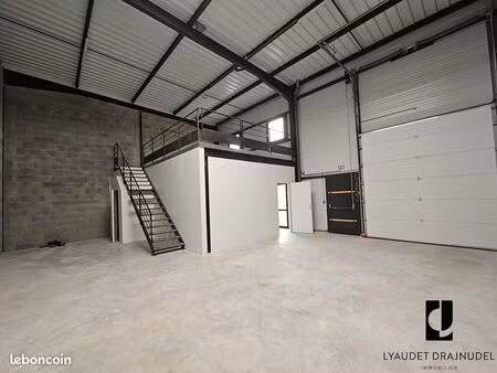 local 138 m² riorges