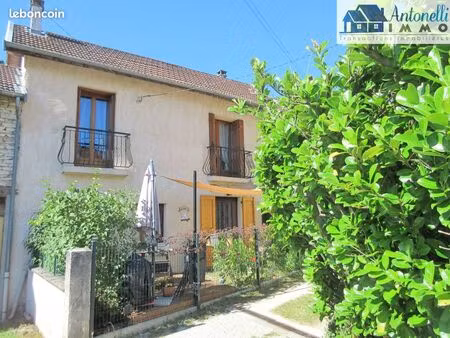 maison de village 3 pièces 95 m²