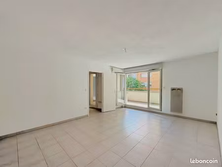 a vendre t3 toulouse st-cyprien / patte d'oie - 67 4 m² traversant avec terrasse