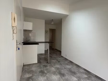 t2 avec jardin exposé plein sud – quartier paul-bert à tours