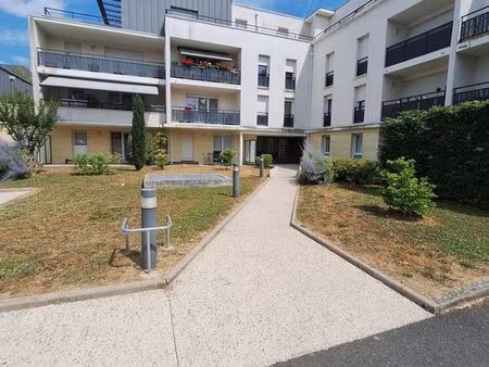 à vendre – t2 de 42 m² avec balcon et 2 places de parking 150 000