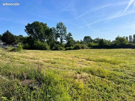 terrain 700 m² saumur