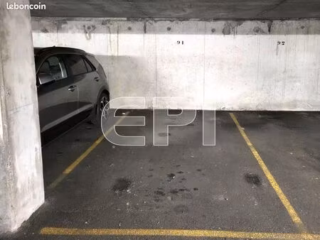 parking 80 m² saumur