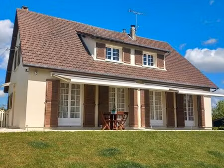 maison individuelle 140 m² environ – 4 chambres + bureau – terrain 1 765 m² – sous-sol com