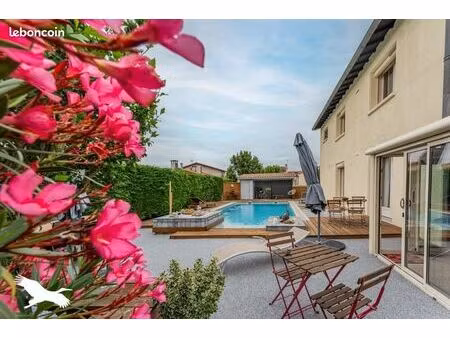 maison 6 pièces 181 m²