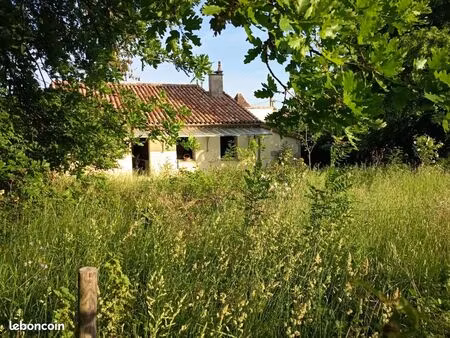 maison de plain-pied dans un hameau