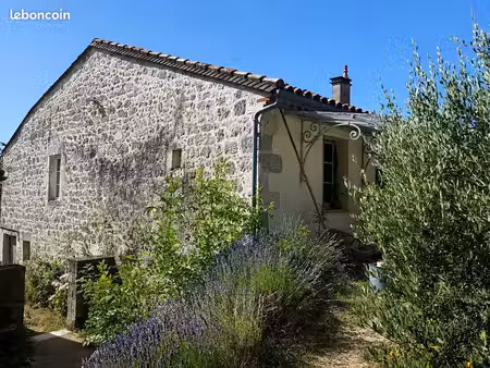 maison en pierre de plain-pied