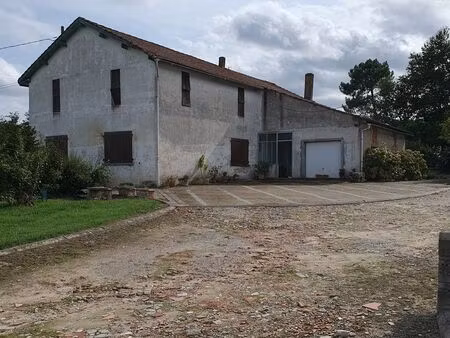 a vendre maison habitation +bâtiments agricoles +terres située a tonneins 47400terrain