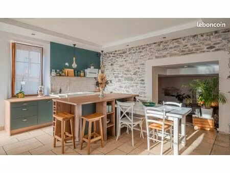 maison de village rénovée à notre-dame-de-mésage