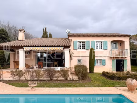 villa de luxe à vendre dans le quartier les colles-camp lauvas-font de l'orme