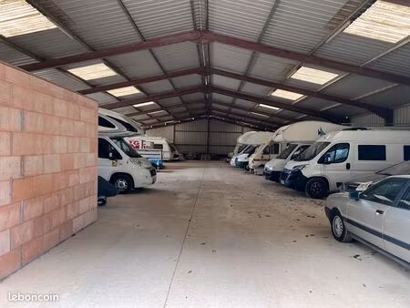 entrepôt hangar carnage  camping car  caravane  voiture