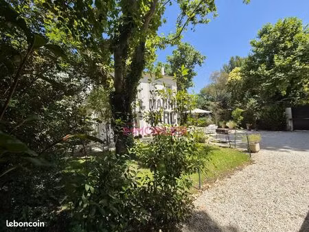 propriété 5 pièces 180 m²