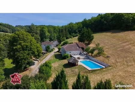 propriété 15 pièces 409 m²