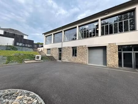bureaux 240 m²