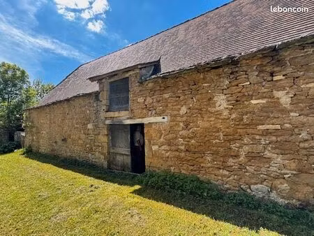 enclos quercynois de charme avec vue panoramique  maison et grange   sur 2477 m2 tre proch